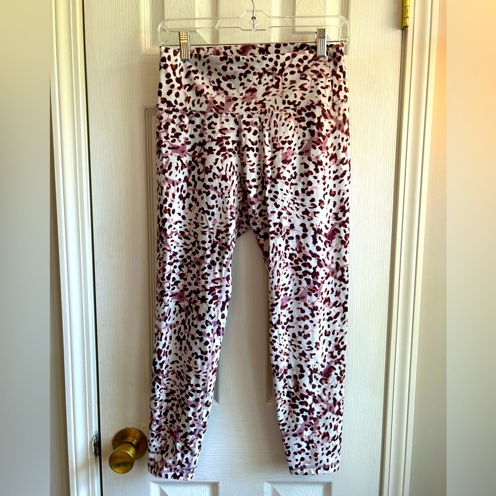 Old Navy Pink Leopard Print 7/8 Length Leggings, Size L